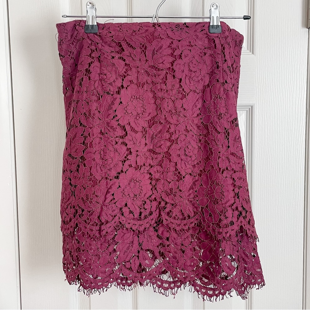 2 for $20 | LuLu’s Burgundy Rose Floral Lace Skirt Size Large